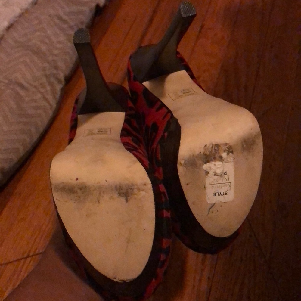 bebe Heels - Picture 4 of 8